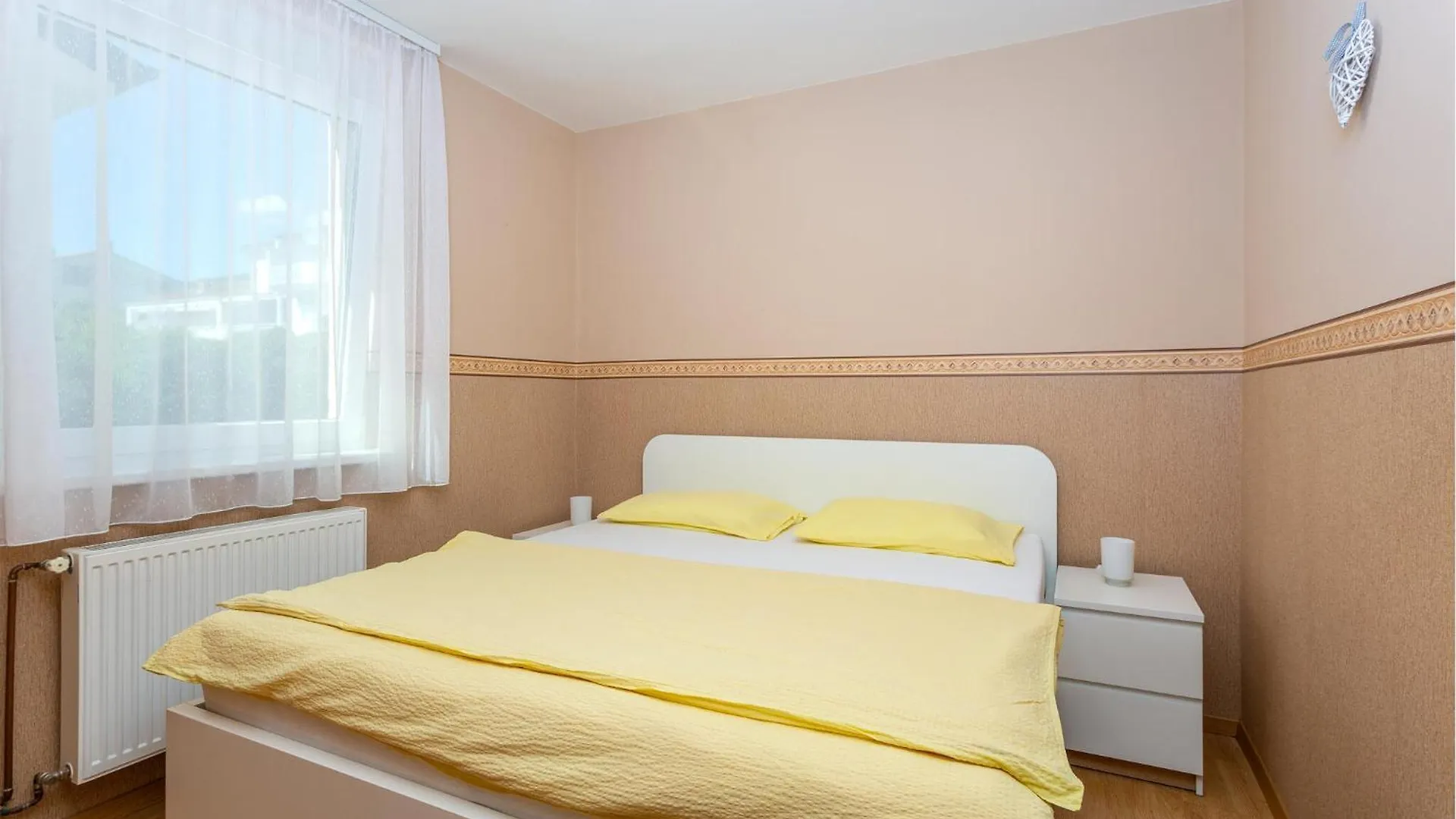 Lovely Apartment In Dramalj With Kitchen 0*,