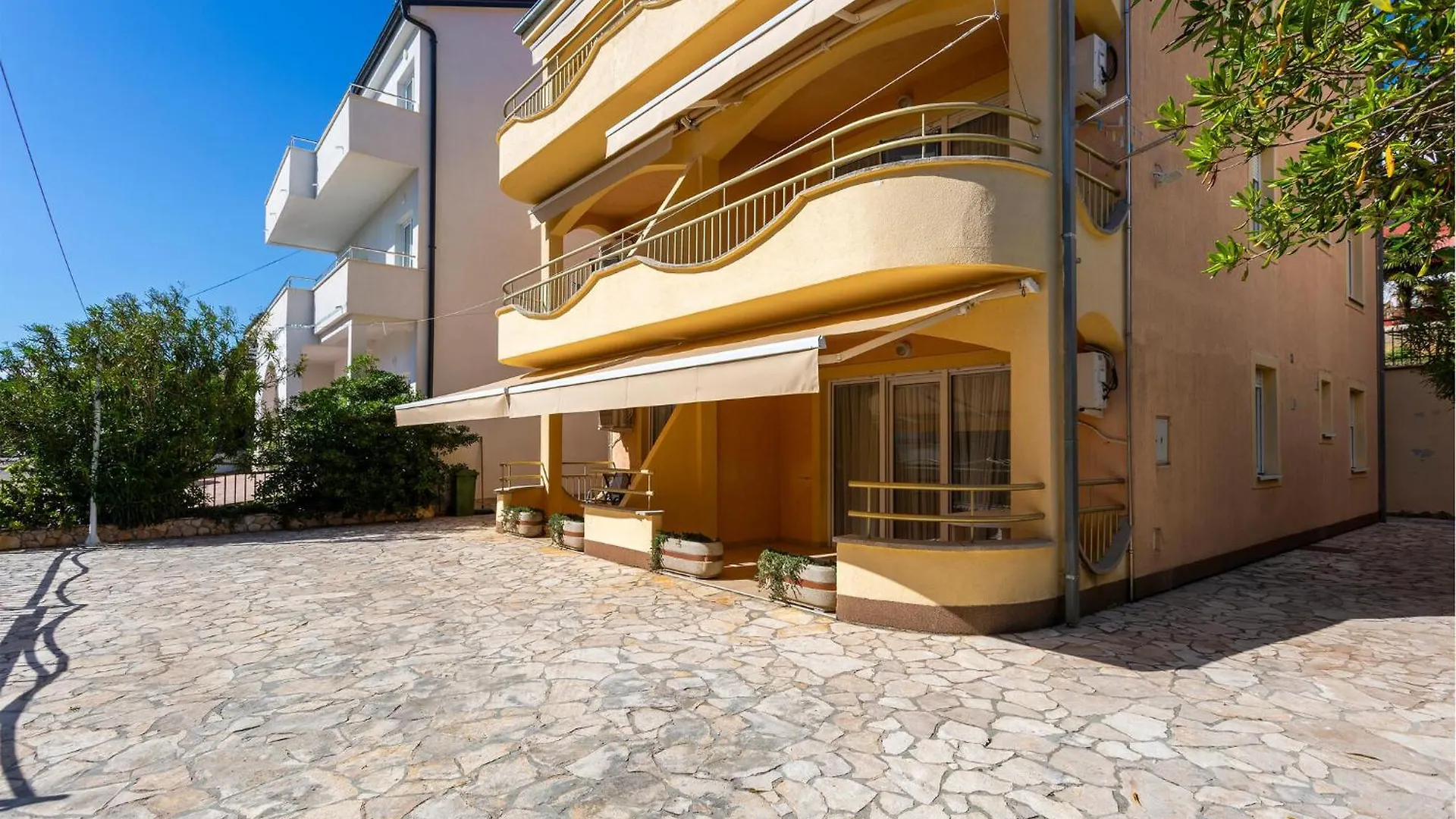 Lovely Apartment In Dramalj With Kitchen