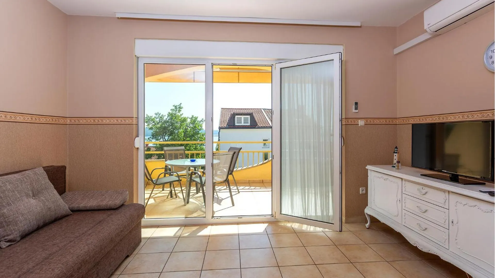 Lovely Apartment In Dramalj With Kitchen