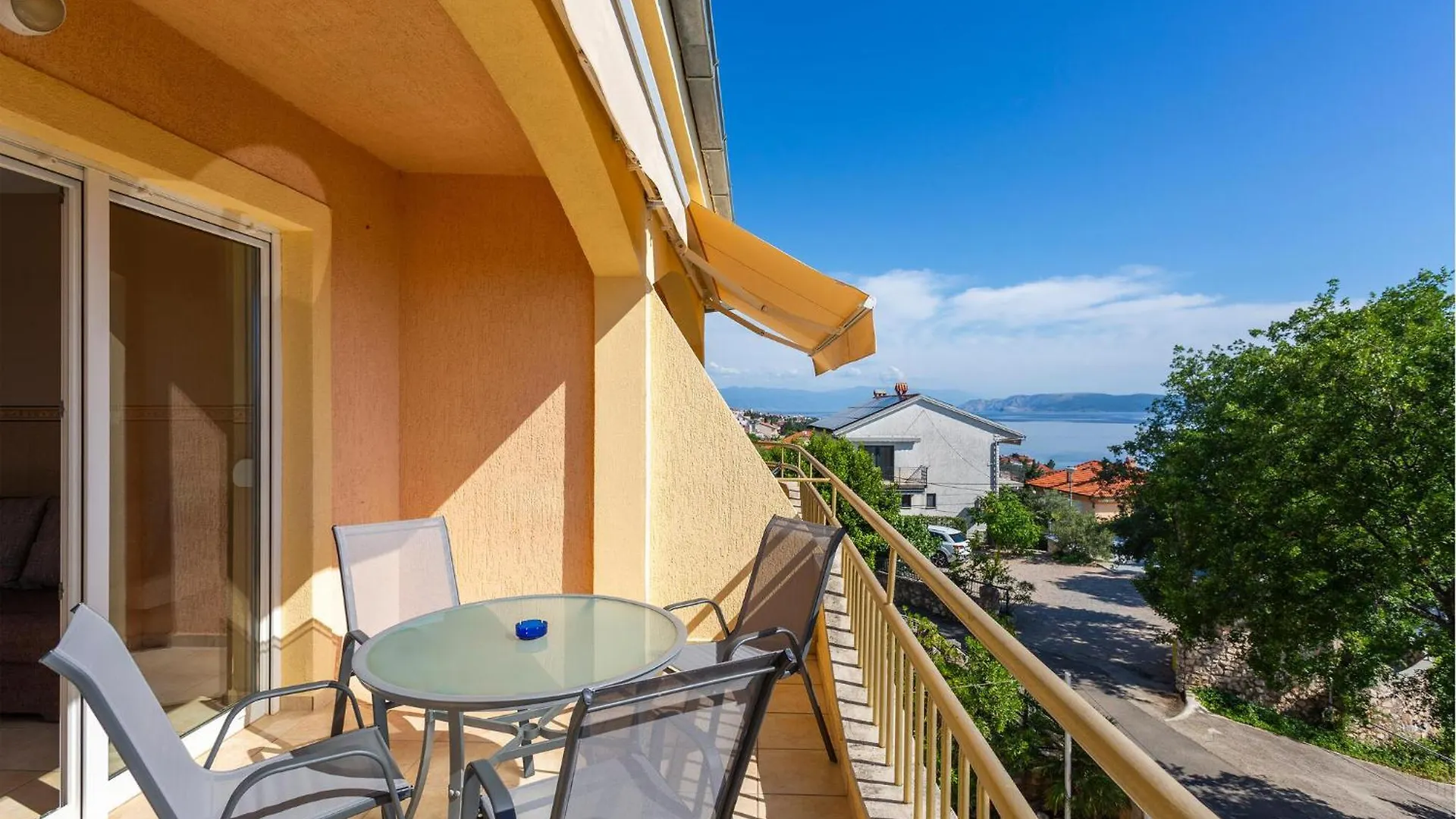 Lovely Apartment In Dramalj With Kitchen