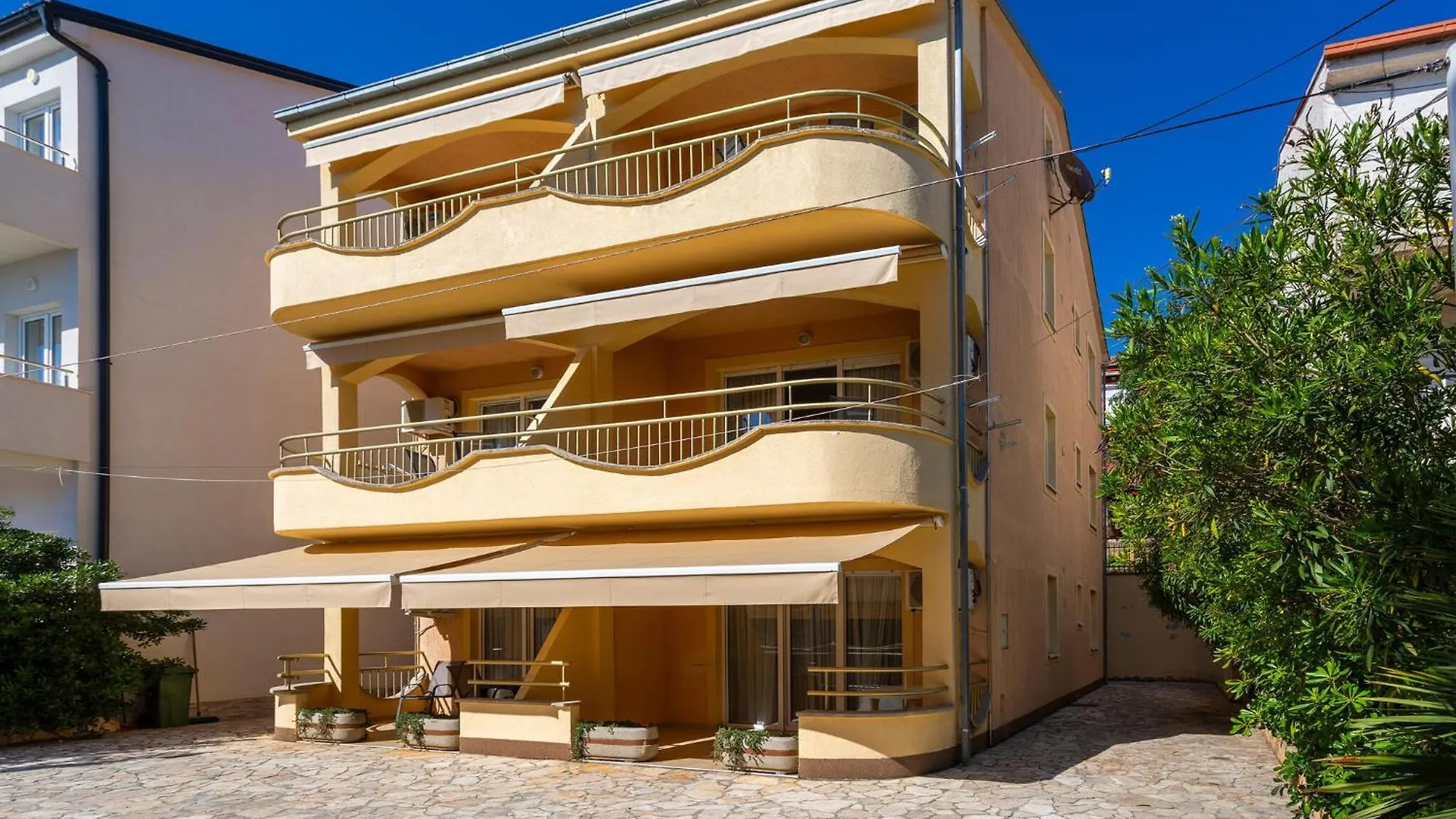 Lovely Apartment In Dramalj With Kitchen